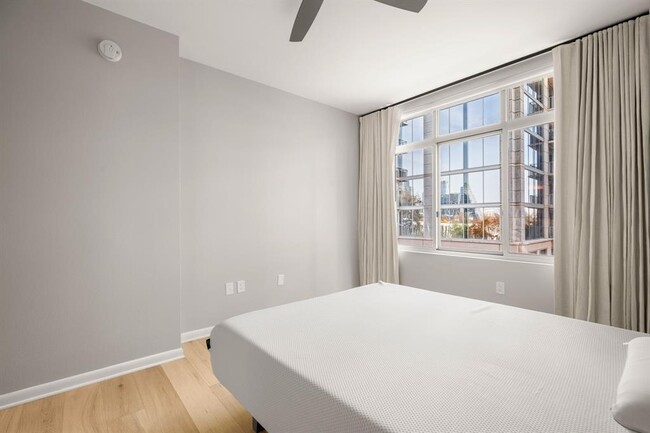 Building Photo - 54 Rainey St