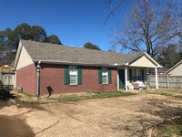 Building Photo - 3 bed 2 bath in Shiloh Subdivision!