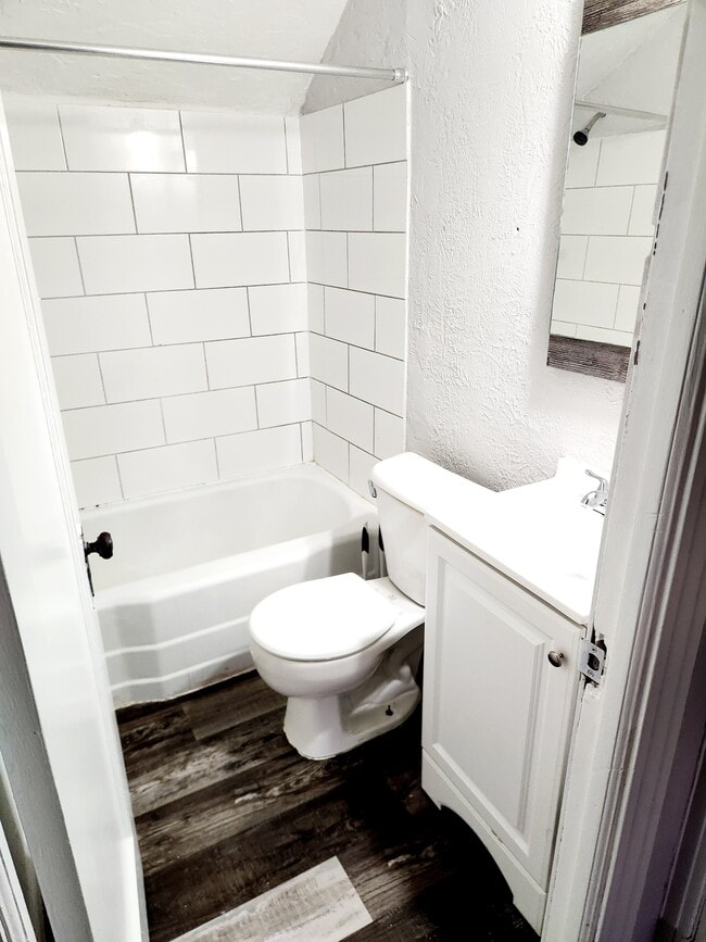 Building Photo - 1128 Shadycrest Dr