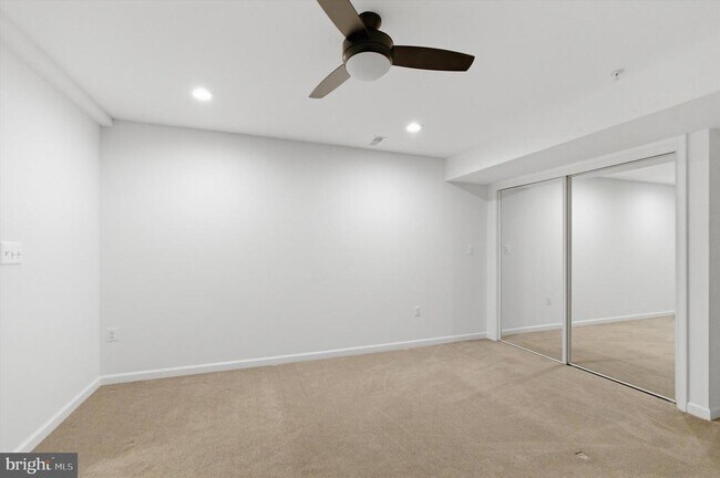 Building Photo - 7585 Holly Ridge Dr