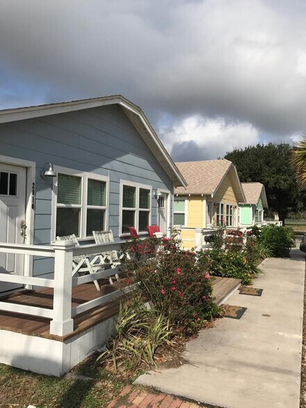 Building Photo - 2010 Live Oak Ave