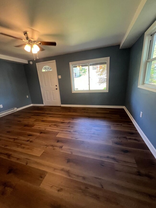 Building Photo - Newly Renovated 2 Bed/1 Bath Single Family...