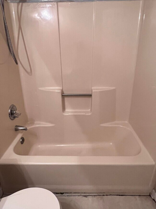 Building Photo - 345 John King Rd