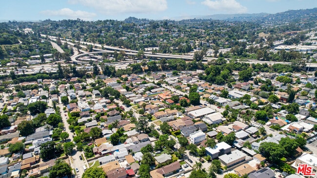 Building Photo - 2917 N Coolidge Ave