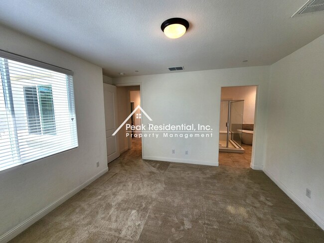 Building Photo - Very Nice 4bd/3ba Elk Grove Home in Gated Community!