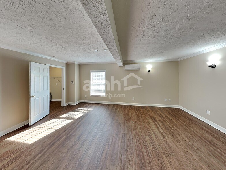 Building Photo - 2922 Wills Ct