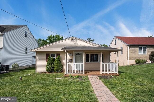 Building Photo - 235 Roberts Ave