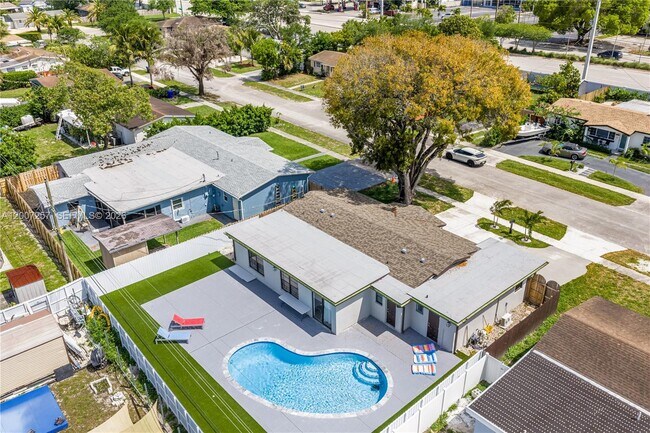 Building Photo - 7051 Tyler St