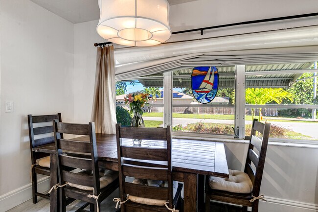 Building Photo - 609 S Arnold Ave