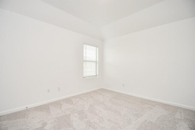 Building Photo - 5624 Frst Cv Dr
