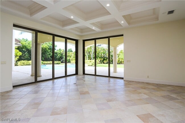 Building Photo - 823 Cassena Rd