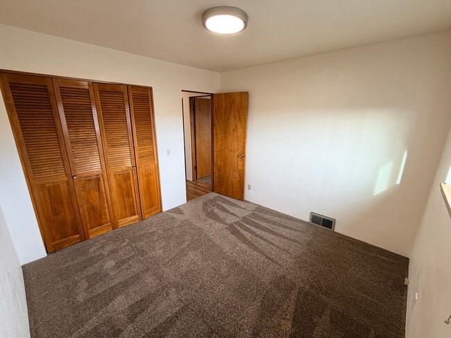 Building Photo - 1312 N Western Ave