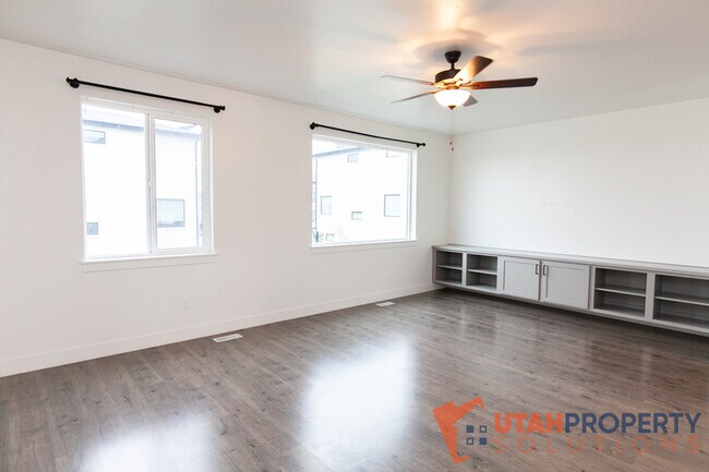 Building Photo - 468 S 700 W