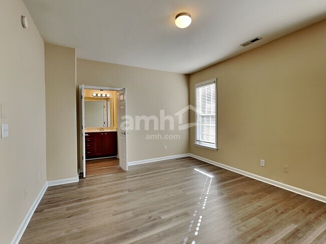 Building Photo - 228 Haywood Ln
