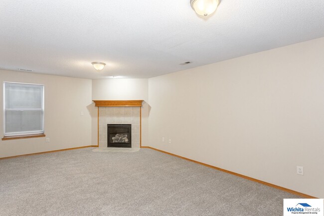 Building Photo - 3 bedroom 2 bath  - NE Wichita ***$200 Off...