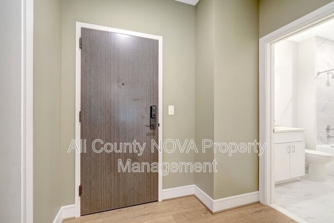 Building Photo - 635 Slaters Ln