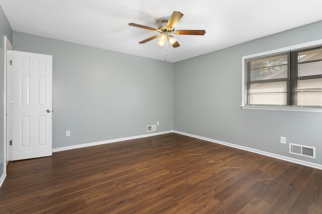 Building Photo - 3513 NE Stanton St