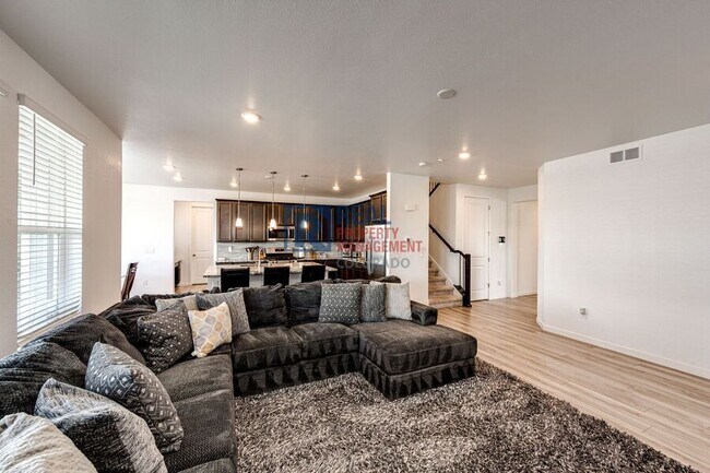 Building Photo - 960 S De Gaulle Ct