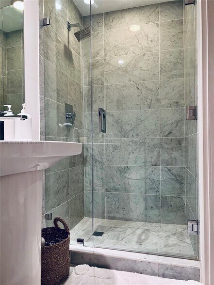 Building Photo - 801 S Miami Ave