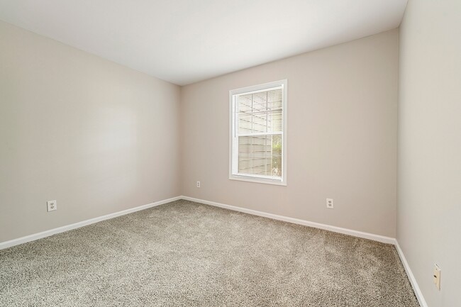 Building Photo - 6017 Treetop Ct