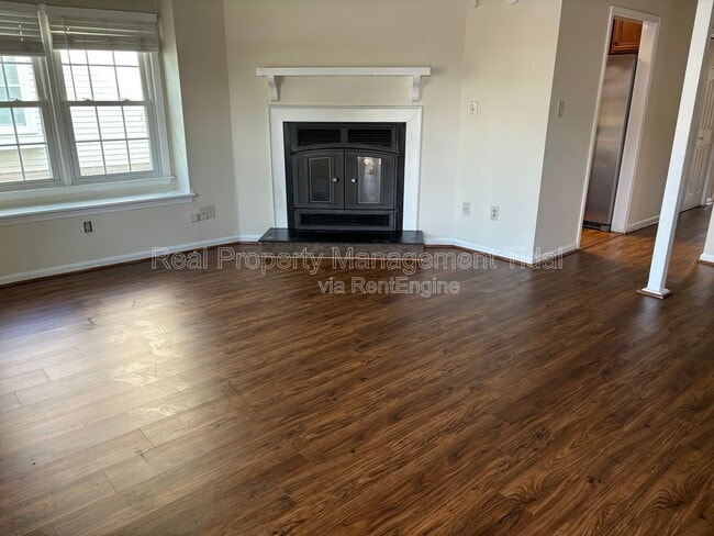 Building Photo - 10 Parkway Dr