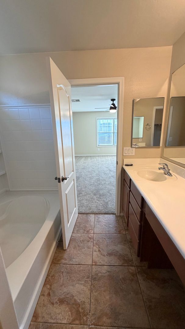 Building Photo - Spacious Surprise home with large backyard