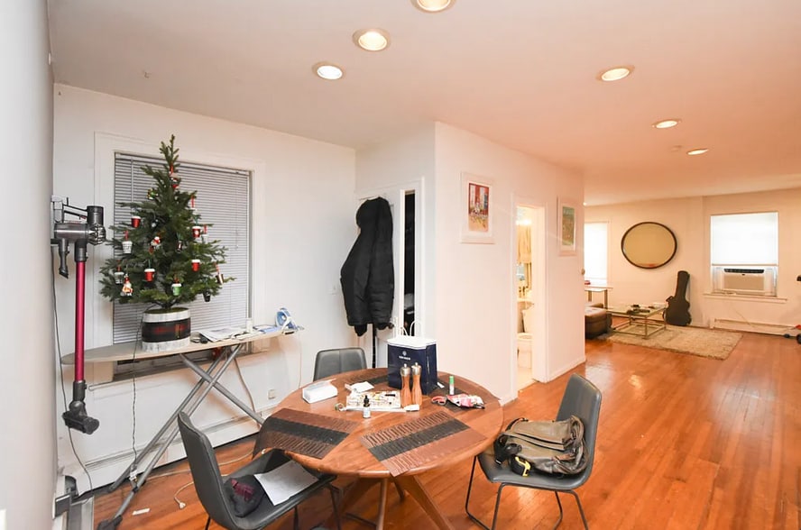 Building Photo - 322 W Evergreen Ave
