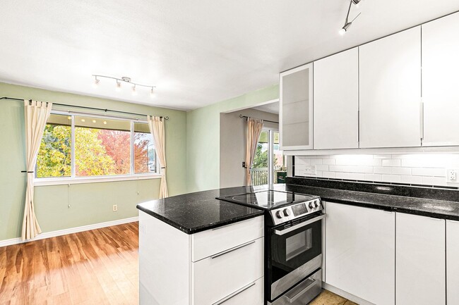 Building Photo - Remodeled 2B/2B East Boulder Apartment w/ ...