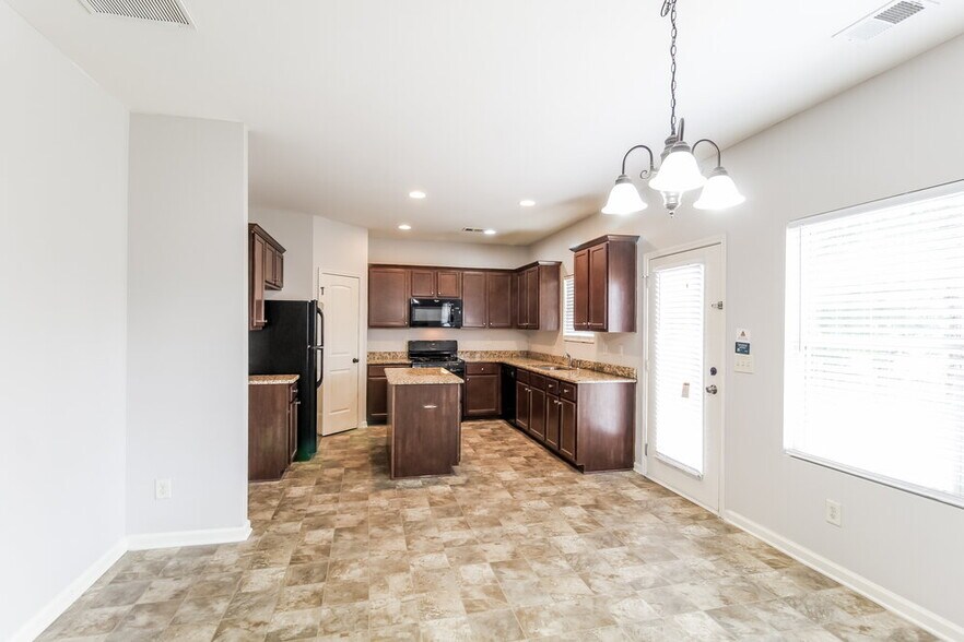 Building Photo - 909 Walking Stick Trail NE