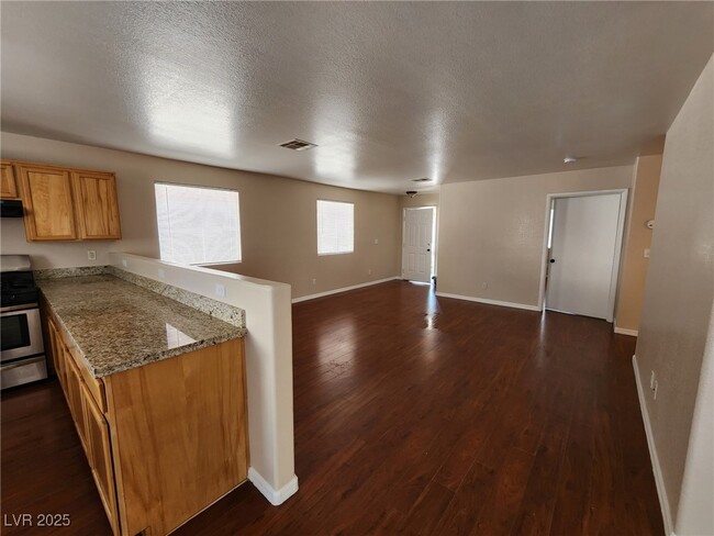 Building Photo - 5012 River Splash Ave