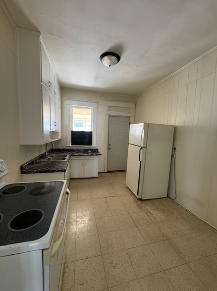 Kitchen - 2806 Felix St