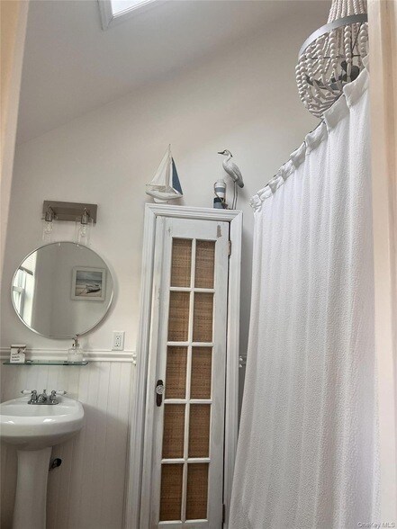 Building Photo - 49 Fanning Ave