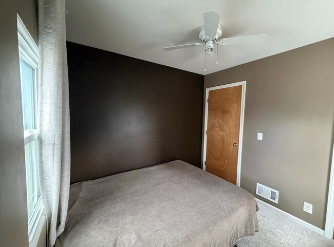 Building Photo - 5540 Fairview Ave