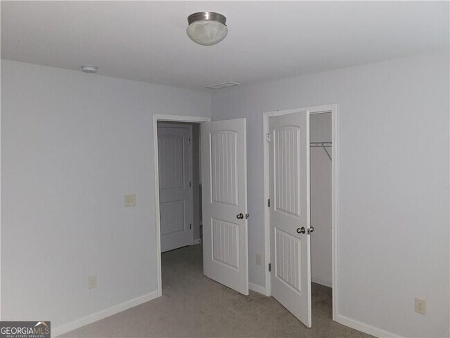 Building Photo - 573 Arrowhead Dr