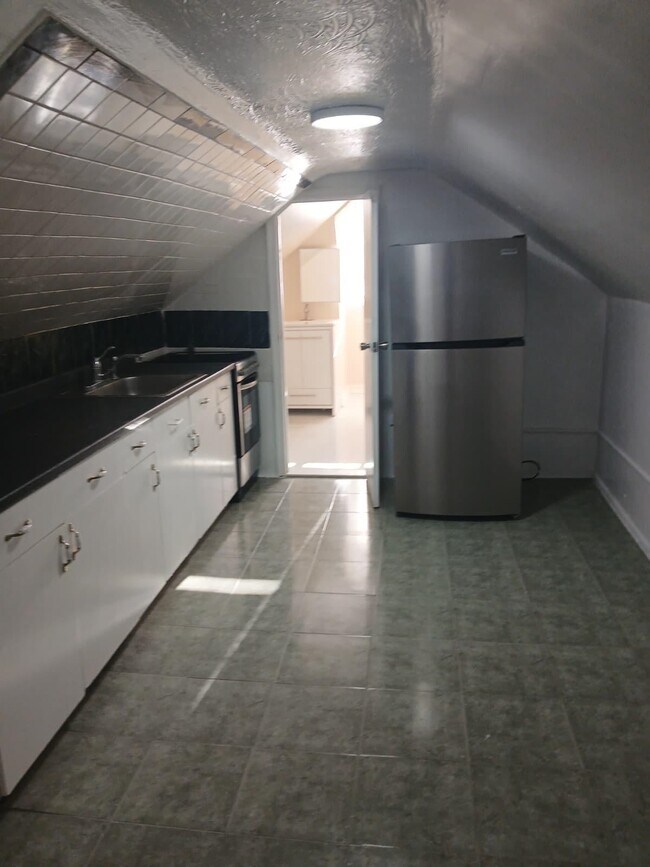 Building Photo - 59 46th St