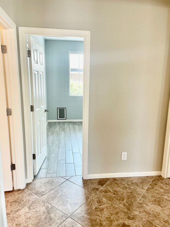 Building Photo - 5 Bedroom/3 Bath Home in Chandler!