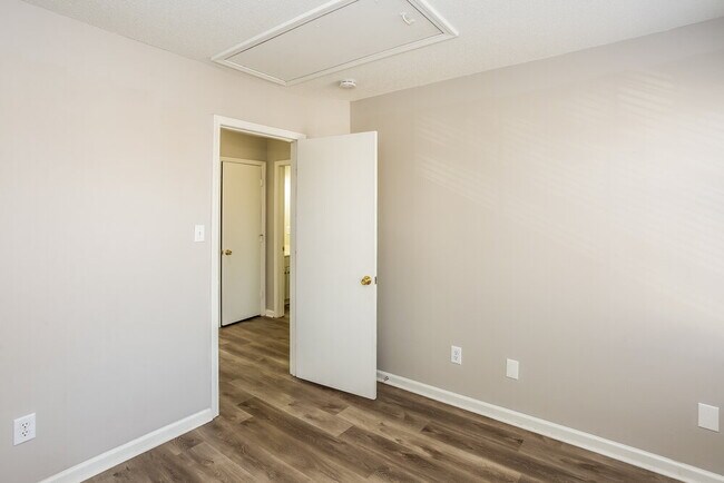 Building Photo - 10433 Battle Ct