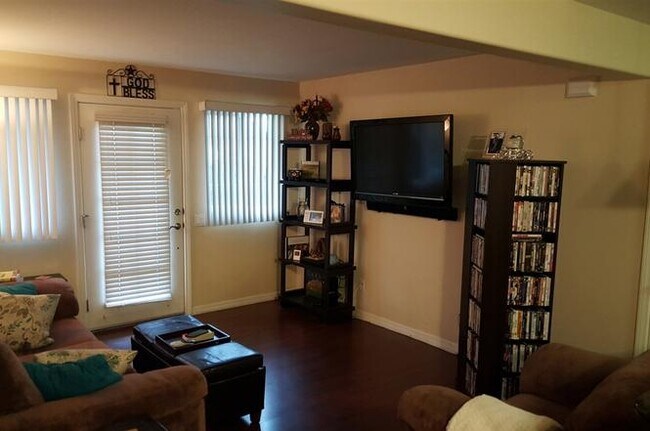Building Photo - 5404 Balboa Arms Dr