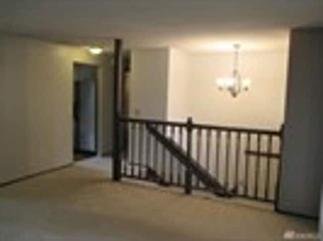 Building Photo - Woodinville Kingsgate Split