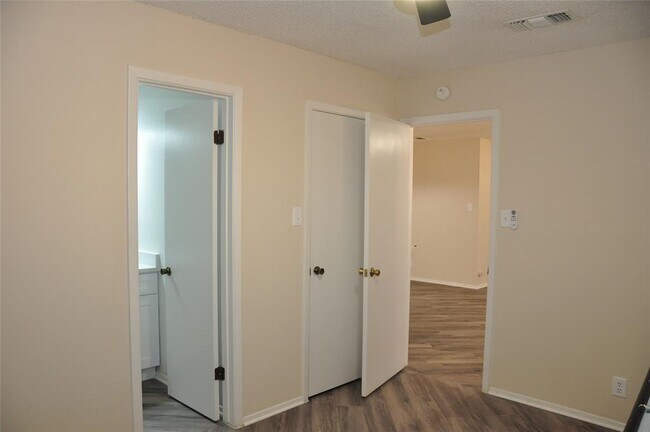 Building Photo - 804 Osage Dr