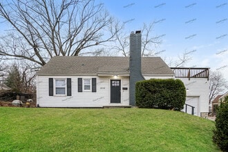 Building Photo - 5035 Glenside Dr