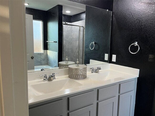 Building Photo - 104 Granville Ct