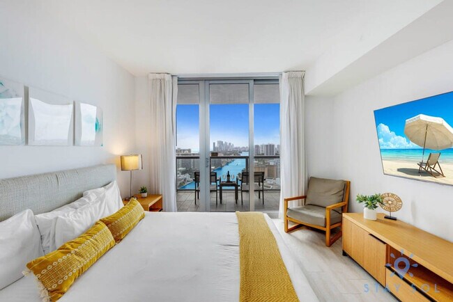 Building Photo - 2602 E Hallandale Beach Blvd