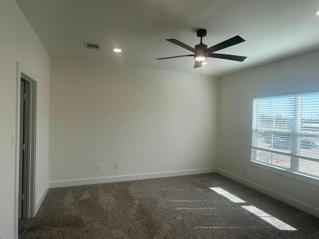 Building Photo - 16539 Oasis Glade Dr