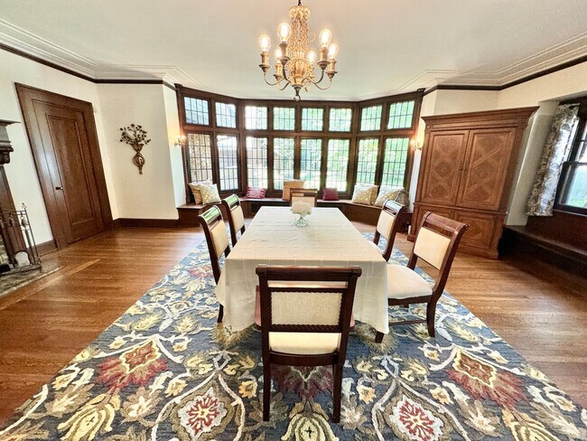 Building Photo - 3085 Fairmount Blvd