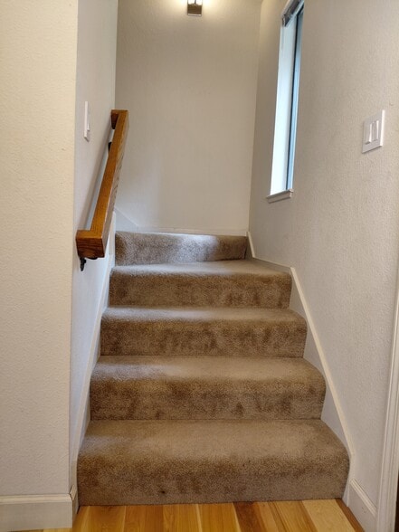 Stairs - 358 Pimlico Dr