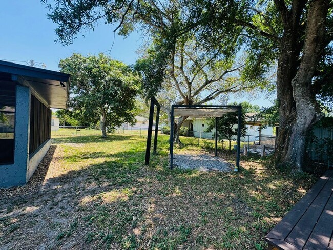 Building Photo - Spacious 2-Bed/2-Bath + Bonus Room Home for Rent in Bradenton, FL!