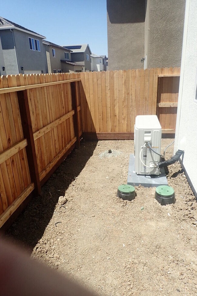 Building Photo - Gorgeous Brand New 4 bed 3 bath 2 story ho...