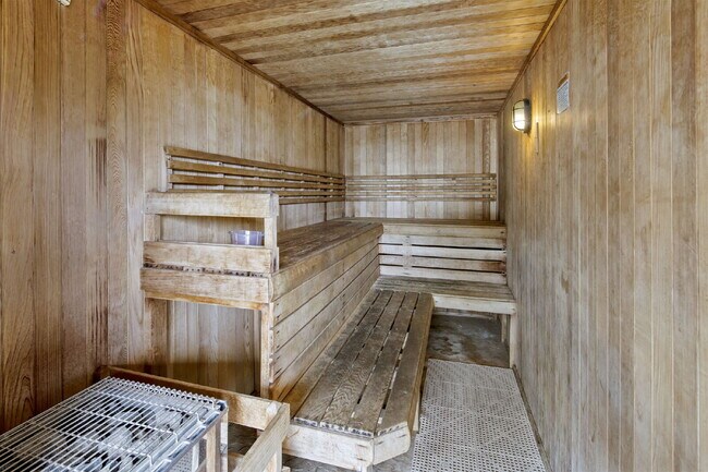 Building Photo - Fully Furnished 3BR/2BA Condo with Vaulted Ceilings, Close Proximity to UCSD and Medical Centers!...