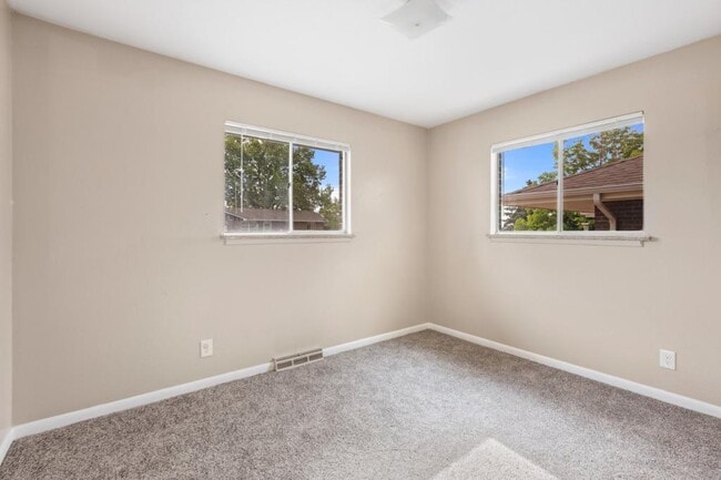 Building Photo - 2853 15th Ave Ct